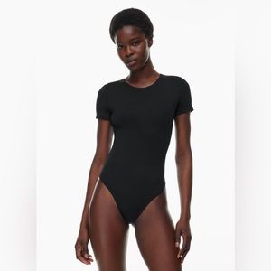 Aritzia
Contour Crew Shortsleeve Bodysuit XL